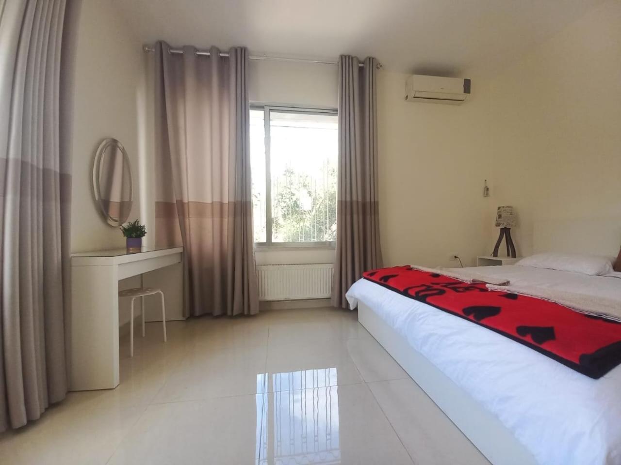 Shmeisani Homes Location Near Abdali Apartamento *